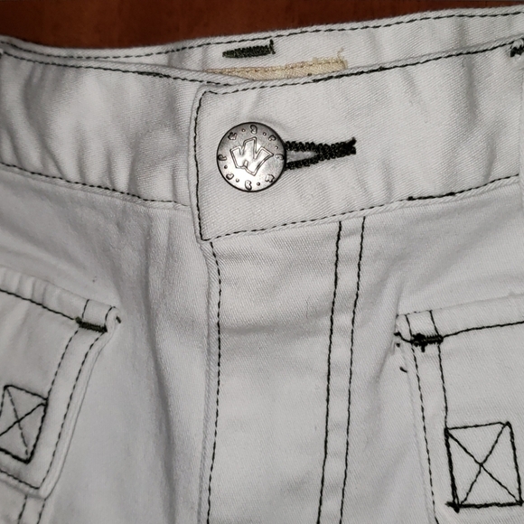 Super Cute & Unique White Shorts - Picture 2 of 7